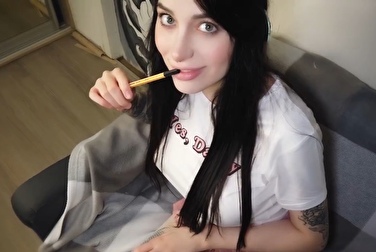 Друзья гулящих дочерей нахуй посылают, а я свою на хуй сажаю